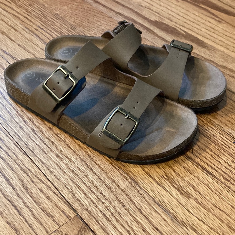 🌖 Cat & Jack slip on footbed sandals size 1 brown